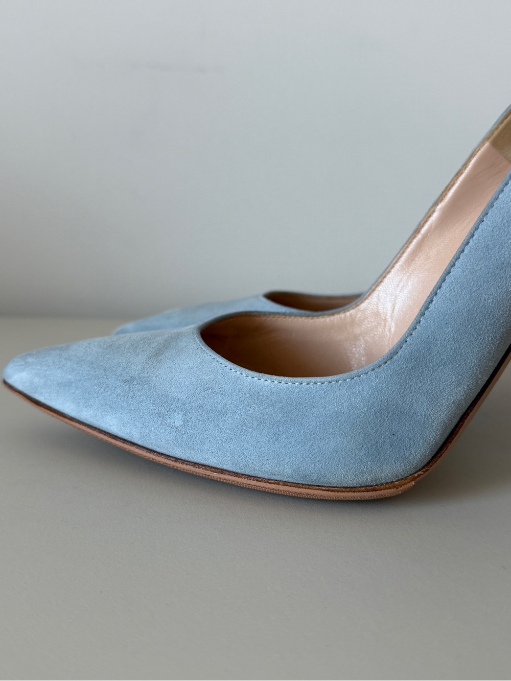 Gianvito Rossi Sky Blue Suede Pointed-Toe Pumps - Picture 5 of 8